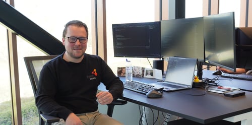 Software Engineer van KeenSystems aan het werk. 